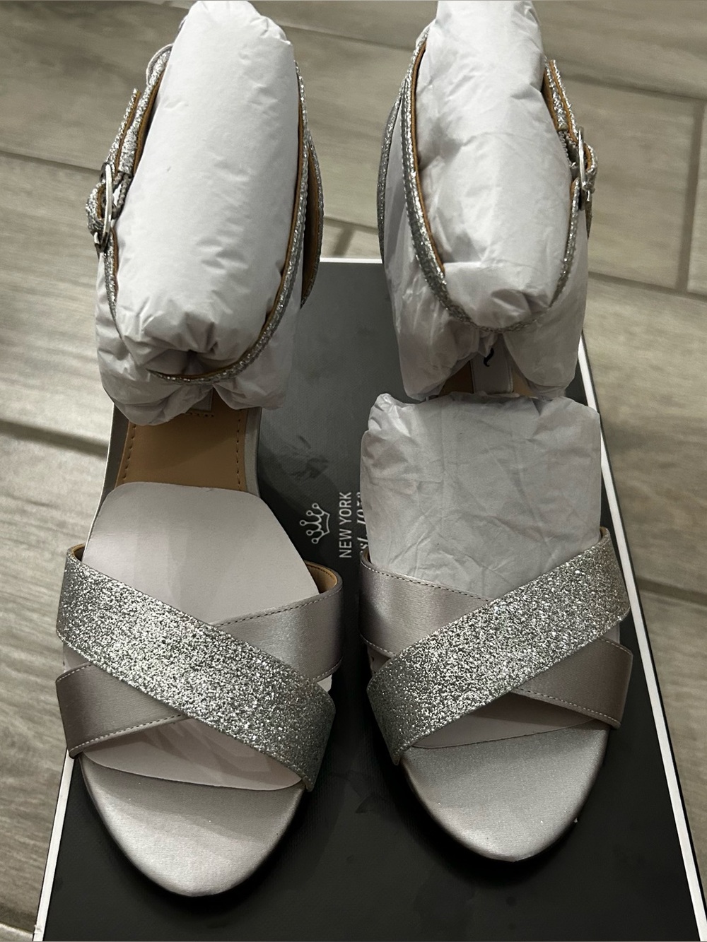 Nina Silver Glitter Cross-Strap Women’s Sandals Size 7